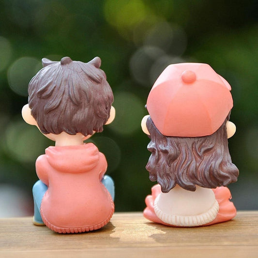 Valentine Gift for Girlfriend Boyfriend| Resin Miniature Cute Romantic Couple Statue Boy Giving Heart to Girl Showpiece Valentine Day Gift for Husband Wife - image 2