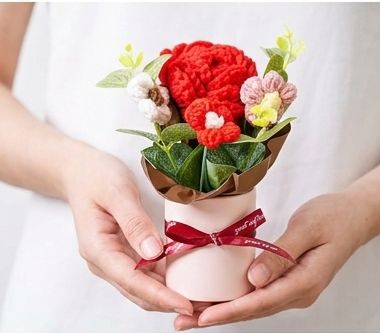 Crochet Red Rose Bouquet (Small)