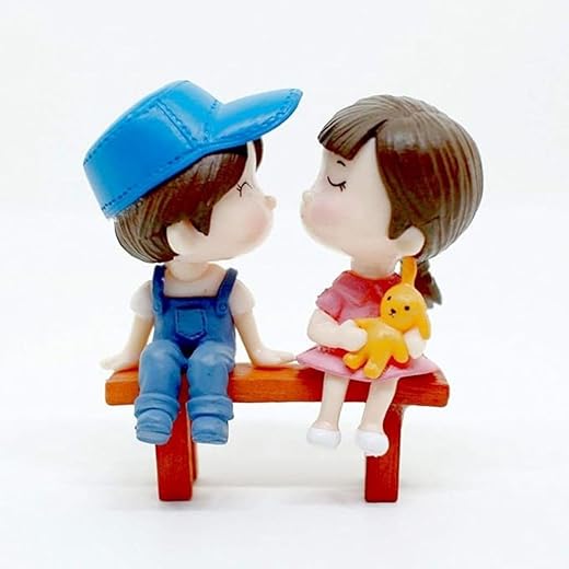 Kissing Couple on Bench Resin Showpiece Couple Miniatures Romantic Gifts for Boyfriend Decorative Showpiece